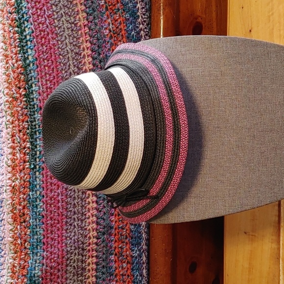 💚WOMEN'S LAUNDRY BY SHELLI SEGAL HAT - Picture 1 of 6